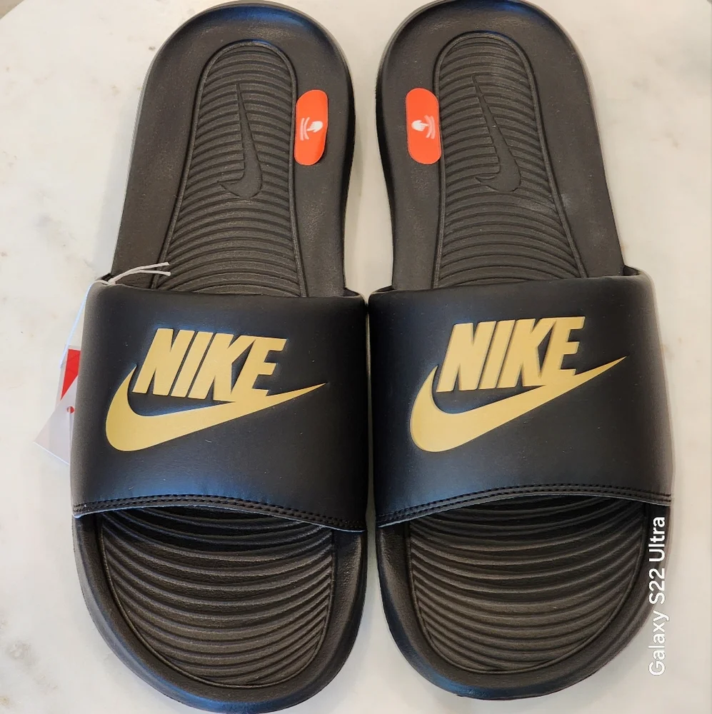 Nike Victori One Men's Slides Black with Gold Logo Nike Size 12
